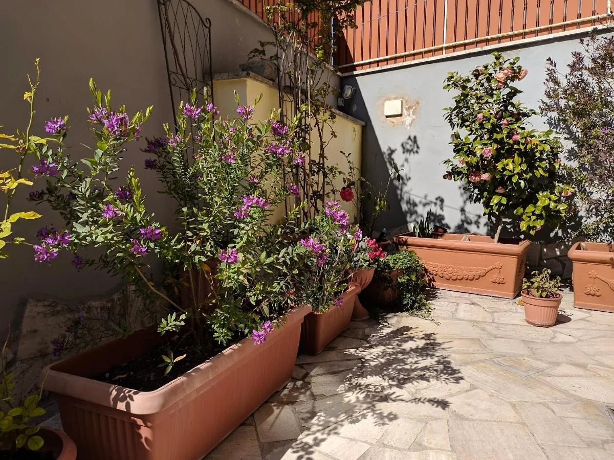 La Casetta Gialla Rome Apartment